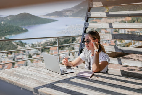 Télétravail depuis l'étranger : règles et bonnes pratiques